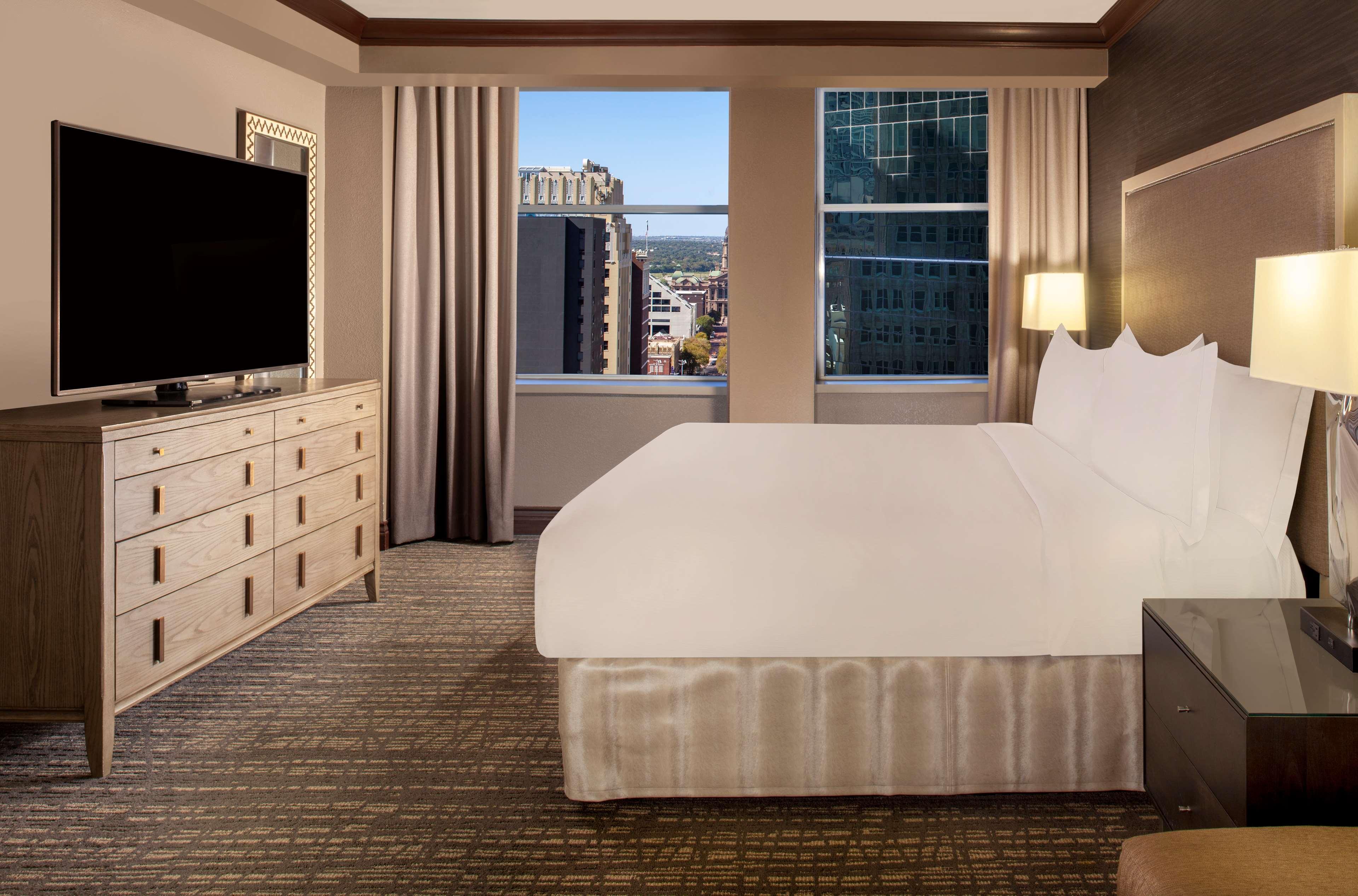 Hilton Fort Worth Exterior photo